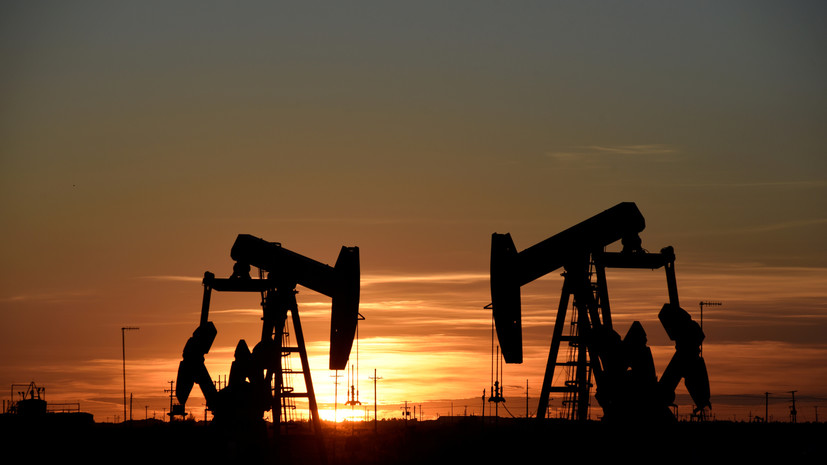 Цена на нефть Brent опустилась ниже $55 впервые с 13 февраля