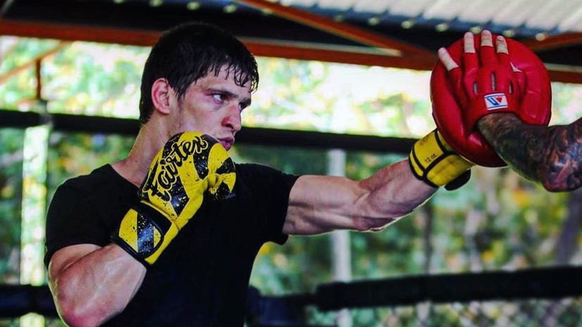 Российский боец UFC Евлоев попал в аварию в Таиланде