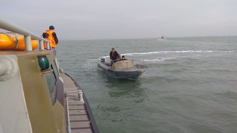 На Украину вернулись задержанные в Азовском море рыбаки