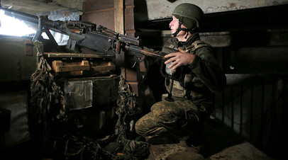 Украинский военнослужащий в районе Авдеевки, Донбасс