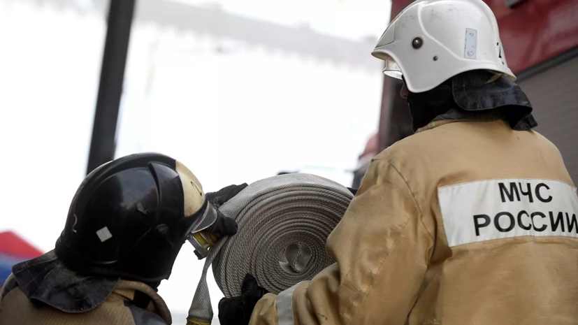 Из жилого дома в Ростовской области эвакуировали 80 человек из-за пожара