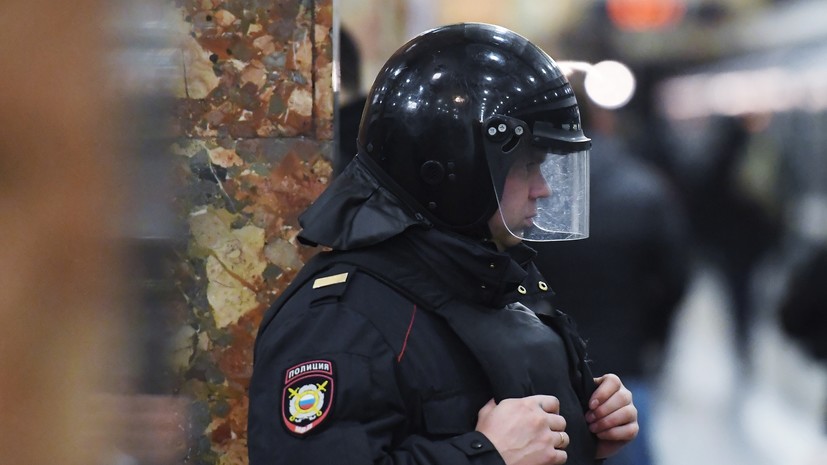 СМИ: Полиция проводит обыски у футбольных фанатов после драки в метро Москвы