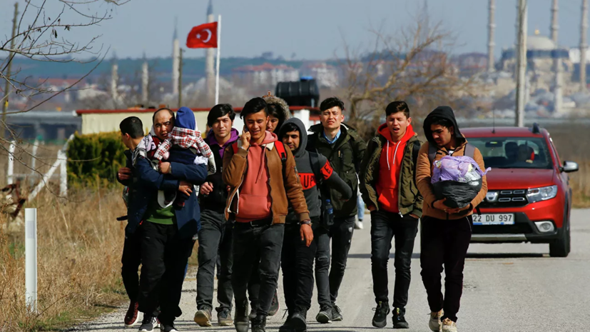 В Греции обвинили Турцию в организованной отправке мигрантов к границе