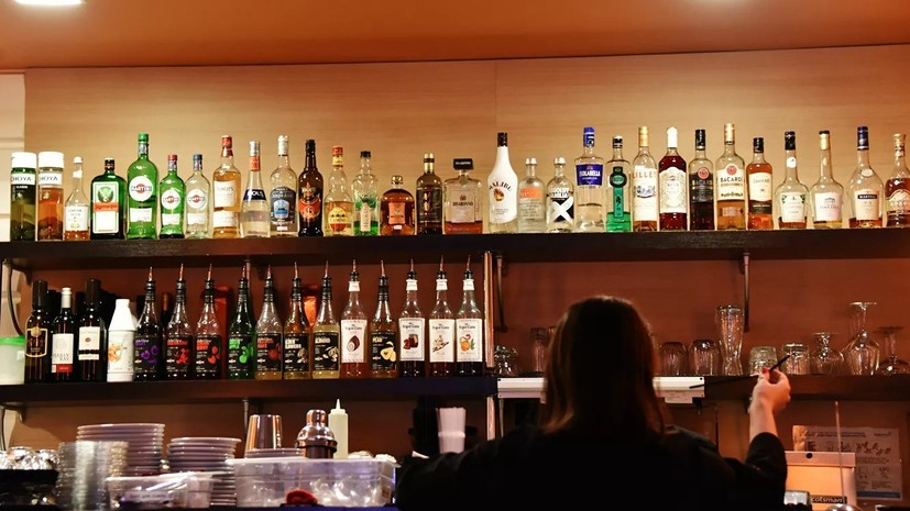 В ОП прокомментировали предложение ограничить время продажи алкоголя в кафе в жилых домах