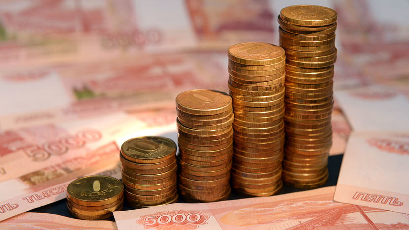 Рубль снижается к доллару и евро