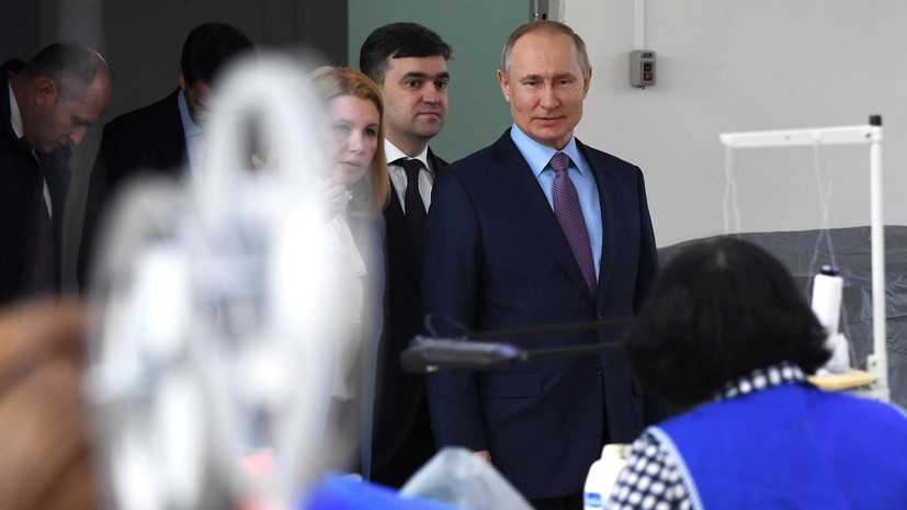 Путин посетил парашютный завод в Иванове
