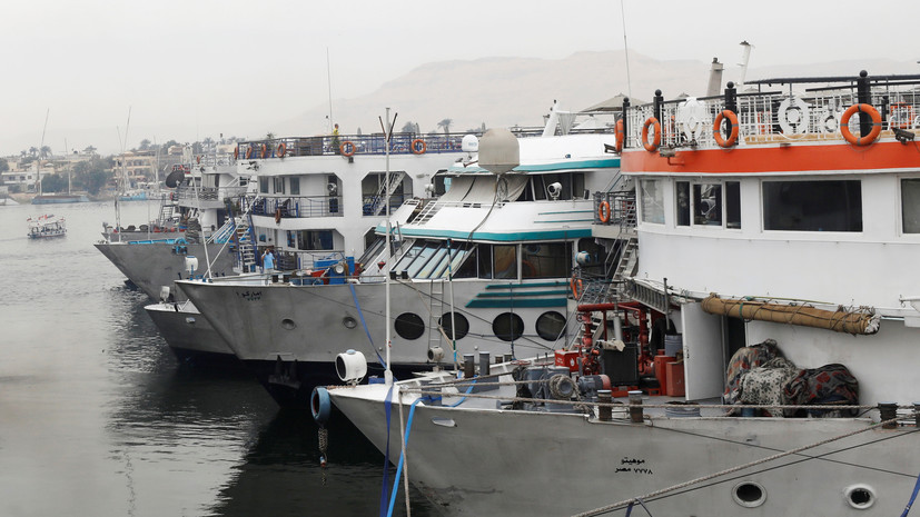 Около 50 пассажиров покинули находящийся на карантине лайнер в Египте