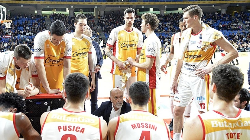 Двое баскетболистов итальянского «Пезаро» заболели коронавирусом