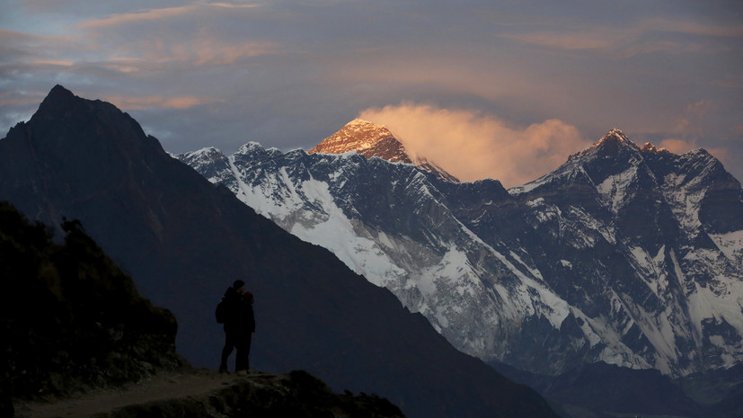 Непал приостановил выдачу виз и отменил экспедиции на Эверест