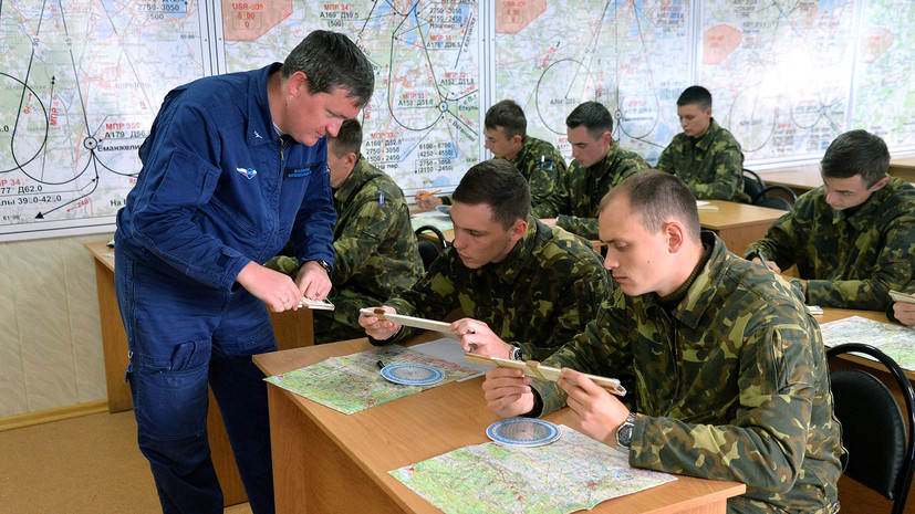 Родственные специальности: подготовку в военных центрах при российских вузах приравняют к срочной службе