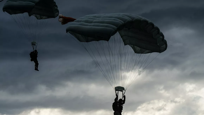 Десантники отработали высадку на побережье в Крыму