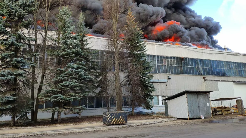 В Подмосковье не выявили ядовитых выбросов при пожаре на заводе