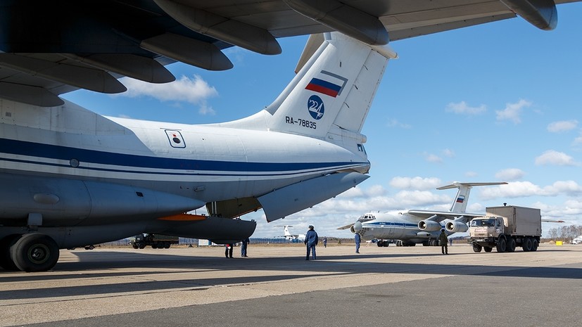 Четыре самолёта с помощью из России прибыли на итальянскую авиабазу