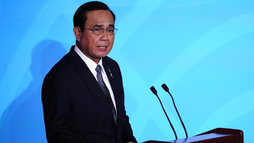 Премьер Таиланда заявил о введении режима ЧП в стране