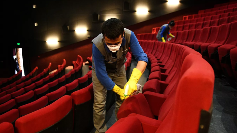 В России временно закрывают кинотеатры и развлекательные центры