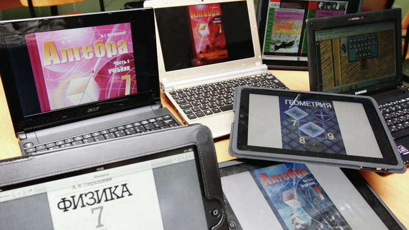 В Петербурге школьники получат 3 тысячи планшетов для дистанционного обучения