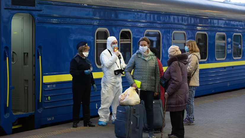 Казахстан можно ли уехать. Специальные поезда. Пассажирские поезда Украины. Поезд из России в Украину. Люди уезжают из Киева.