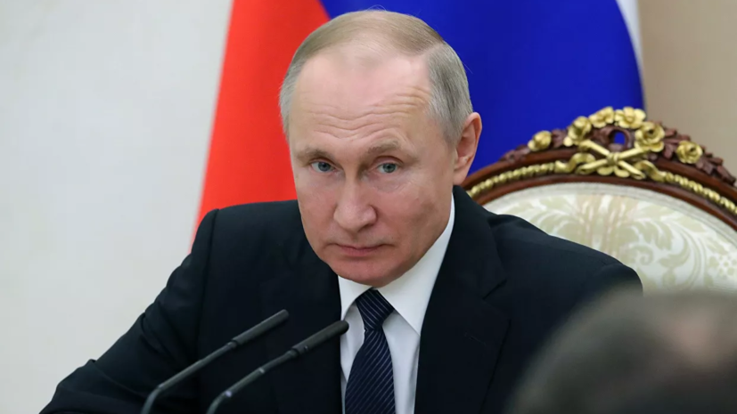 Путин поручил увеличить пособие по безработице до МРОТ