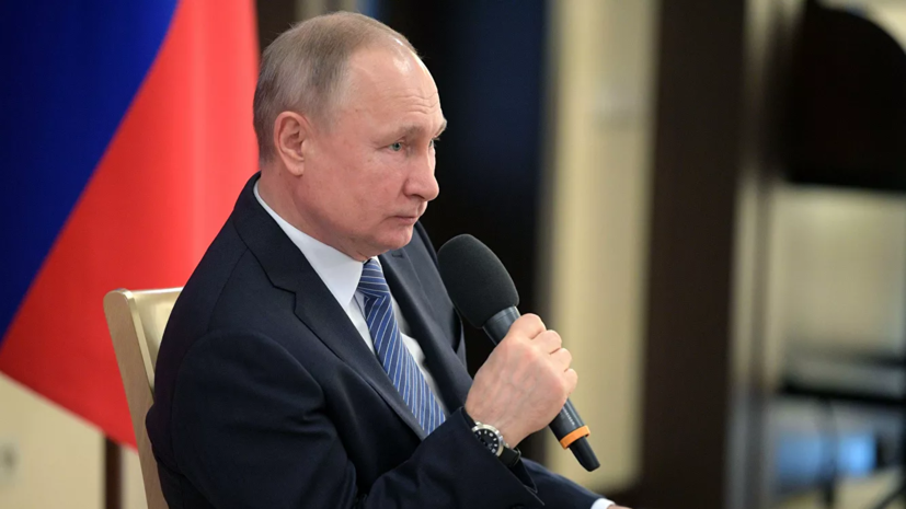 Путин призвал пожилых россиян оставаться дома из-за коронавируса