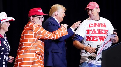 Президент США Дональд Трамп со сторонниками в Лас- Вегасе, штат Невада
