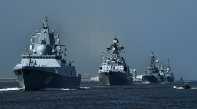 Российские корабли на военно-морском параде в Кронштадте