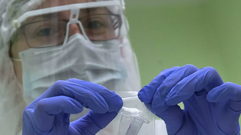 Более 215 тысяч человек в России из-за коронавируса наблюдают медики