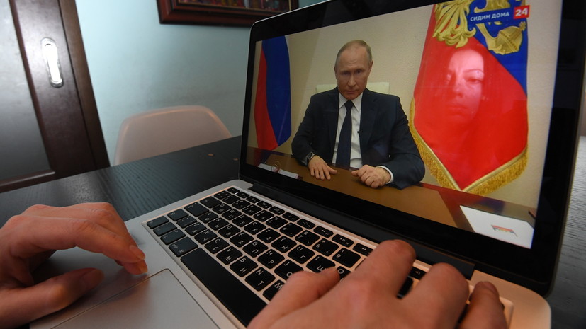 В Кремле объяснили отставание часов Путина при обращении к россиянам