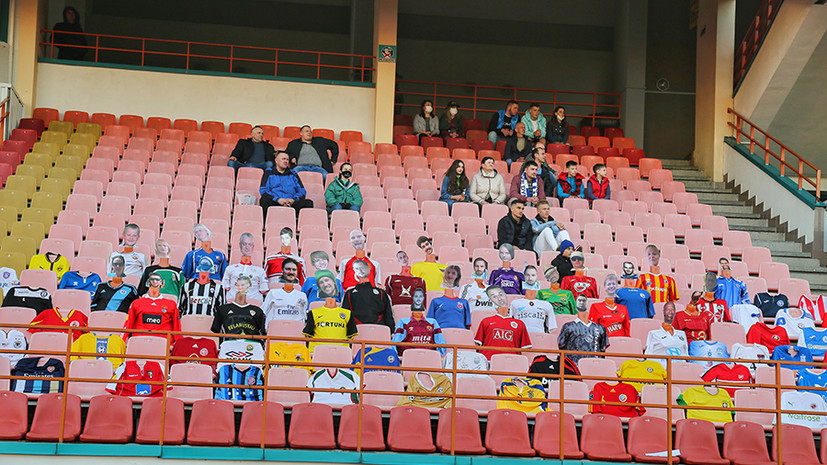 На стадионе во время матча Кубка Белоруссии разместили манекены в форме «Реала» и МЮ