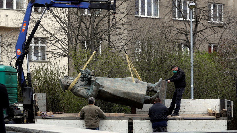 В Кремле прокомментировали демонтаж памятника Коневу в Чехии