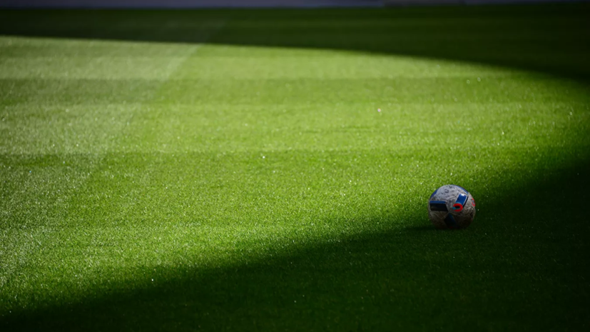 СМИ: Зарплату футболистам во Франции могут сократить на 50%