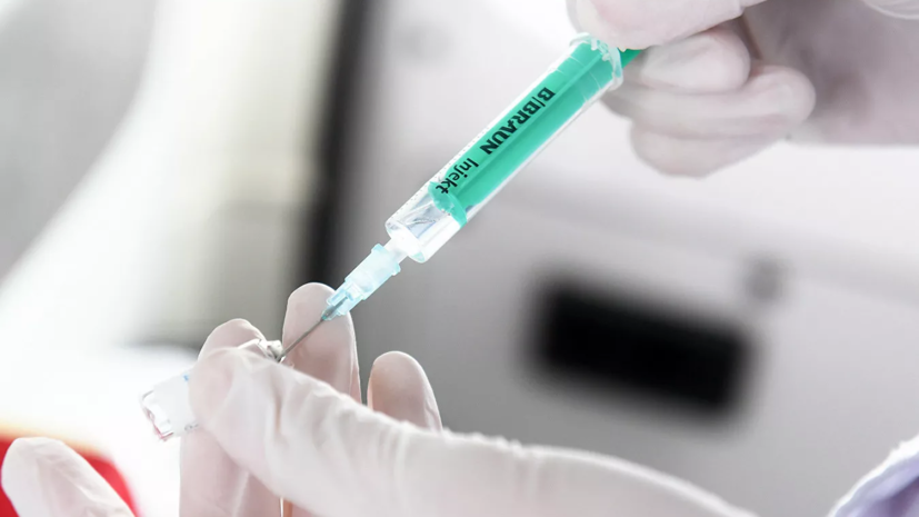 Минздрав приостановил из-за коронавируса плановую вакцинацию