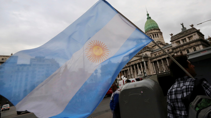 Fitch понизило рейтинг Аргентины до дефолтного уровня