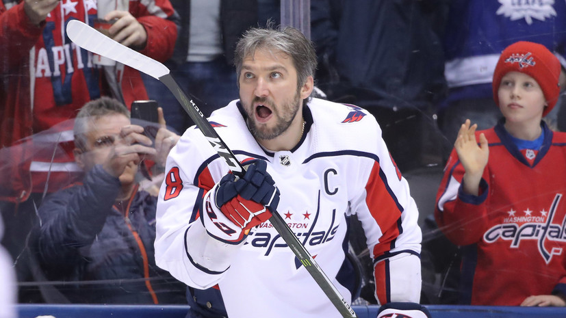 В «Вашингтоне» выставили на аукцион клюшки Овечкина и Кузнецова