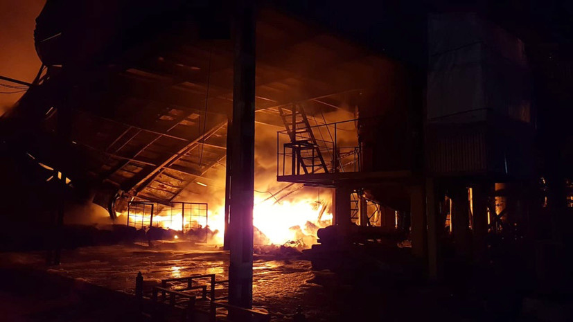 Спасатели локализовали пожар на заводе в Туле