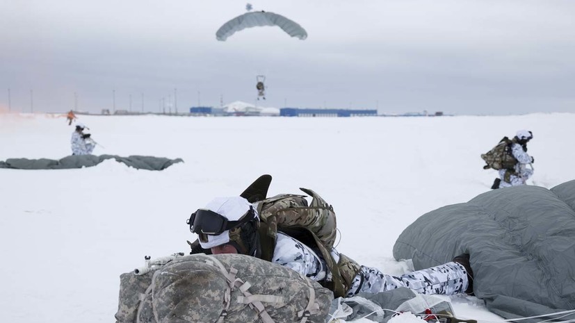 ВДВ впервые в истории десантировались с высоты 10 км в Арктике