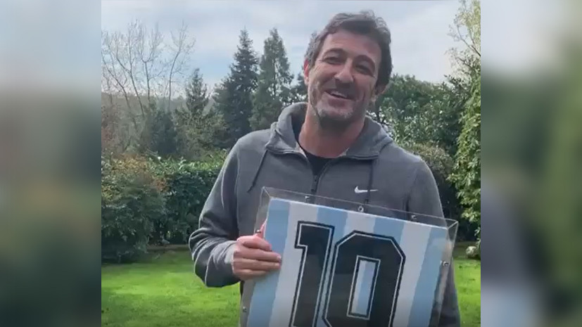 Бывший футболист «Наполи» продал футболку Марадоны для борьбы с коронавирусом