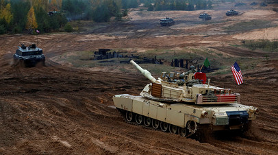 Американские танки Abrams в ходе учений «Железный томагавк» на Адажском полигоне в Латвии