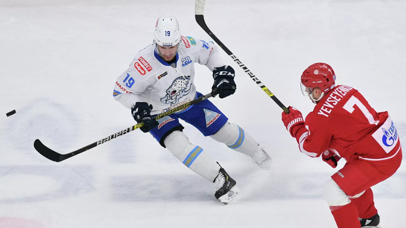 «Авангард» подписал контракт с лучшим бомбардиром «Барыса»