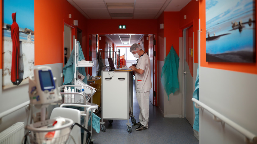 Во Франции за сутки скончались 135 человек с коронавирусом