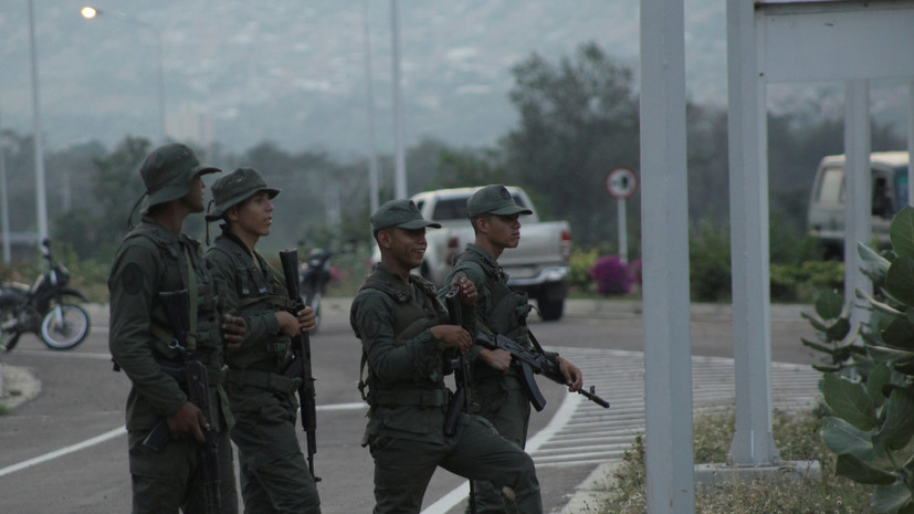 В Венесуэле проходят военные учения на фоне попытки вторжения в страну