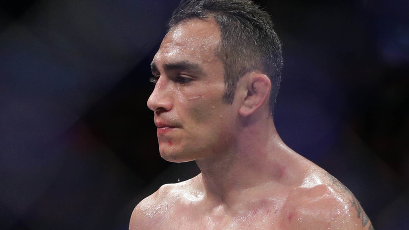 Фергюсон и Гэтжи провели дуэль взглядов перед UFC 249, пожав руки без перчаток