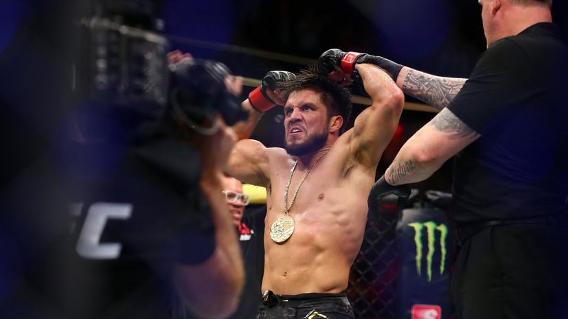 Чемпион UFC Сехудо устроил эффектный перформанс на дуэли взглядов перед боем с Крузом