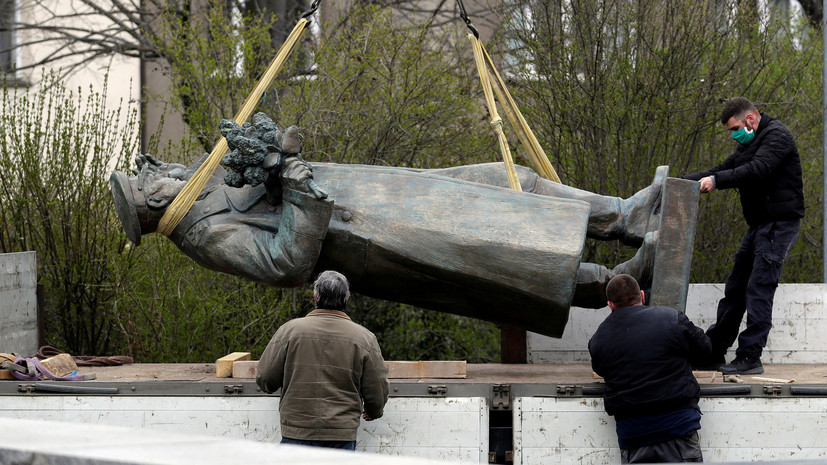 В Праге осквернили пьедестал памятника Коневу