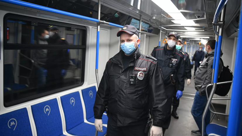 Дептранс Москвы: более 80% пассажиров не носят перчатки в транспорте