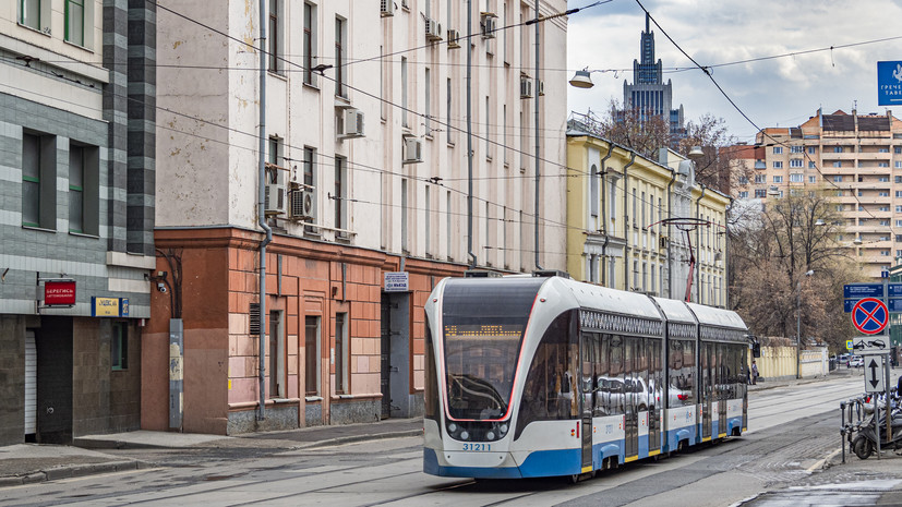 МЧС предупредило об усилении ветра в Москве до 17 м/с