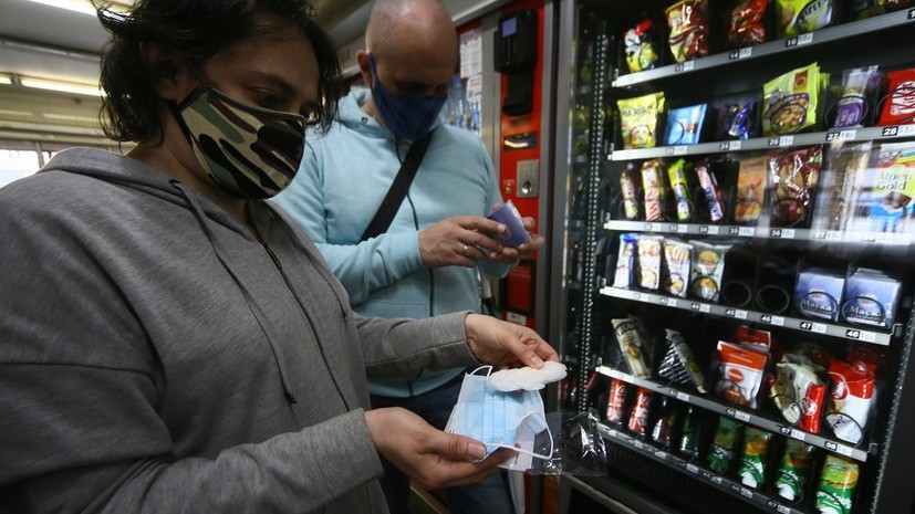 Власти Москвы ответили на сообщения о продаже масок с наценкой в метро