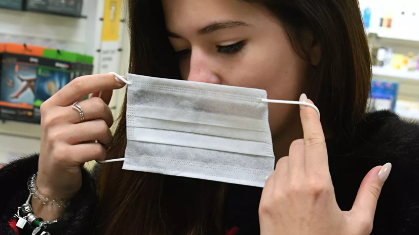 В Петербурге ряду категорий граждан выдадут средства на покупку масок