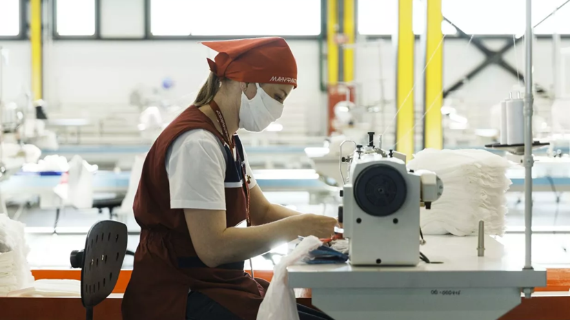 Предприятия Нижегородской области выпускают более 450 тысяч масок в сутки