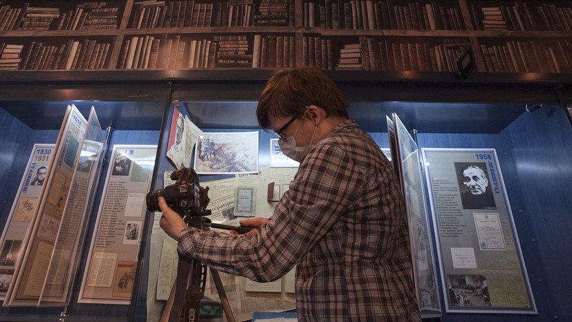 Экскурсия по закрытым фондам и антифашистская графика: за чем следить во время «Ночи музеев» в режиме онлайн