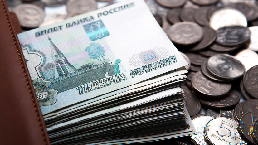 Рубль в начале торгов растёт к доллару и евро
